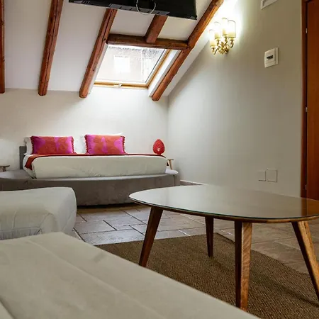 De Curtis Suites&rooms By Malia Catania